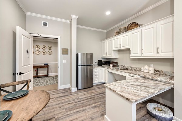Kitchenette and dining area