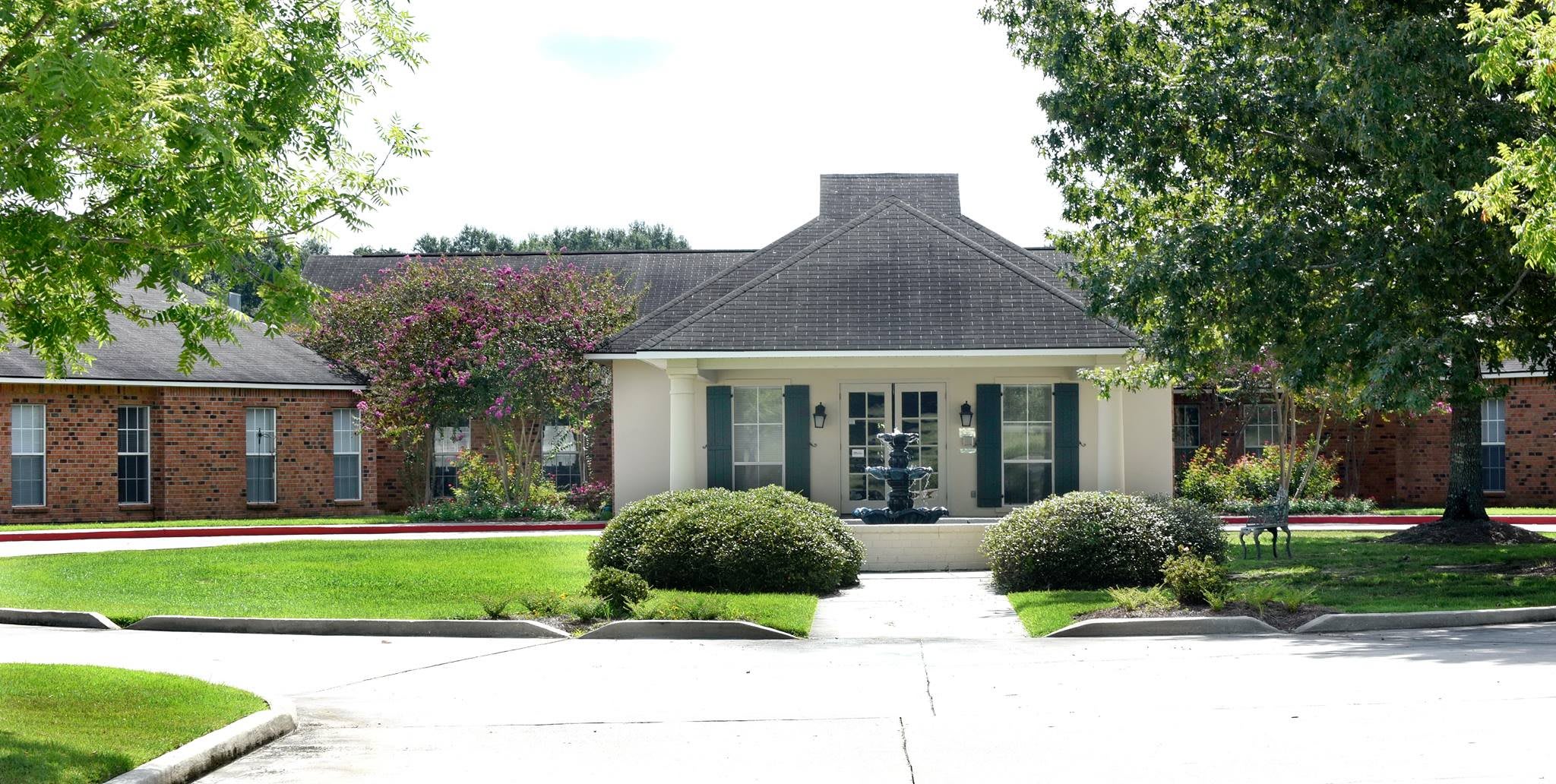 Oakwood Village Zachary A Place For Mom