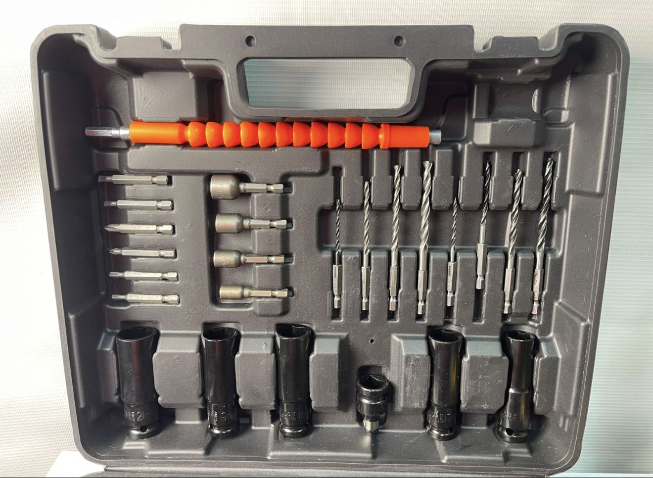 LLAVE DE IMPACTO " CON ACCESORIOS 128V - Imagen 6 | Herramientas RoCa