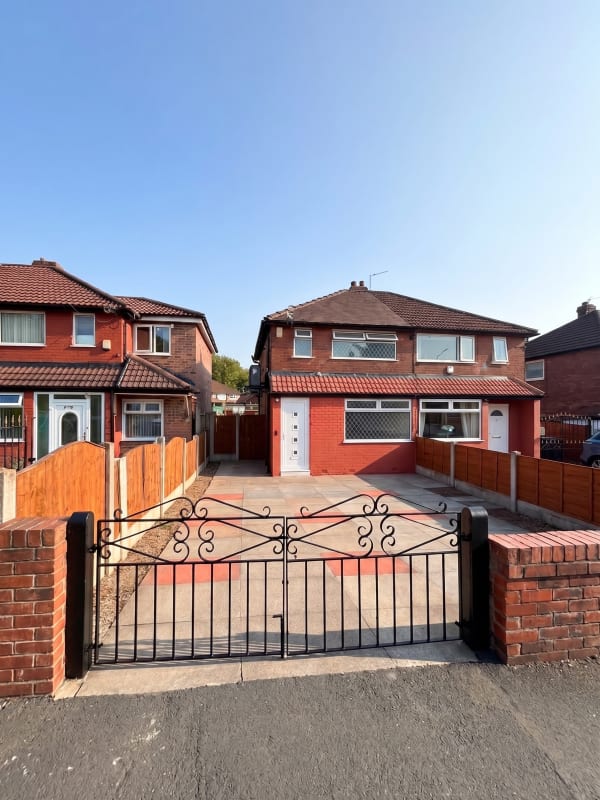 Longford Road West, Manchester, M19 3JU
