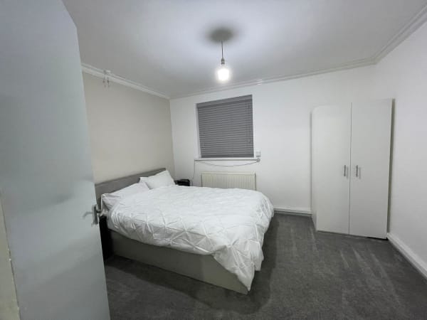 1 Bedroom Flat for Sale Near Wilmslow Road, Manchester