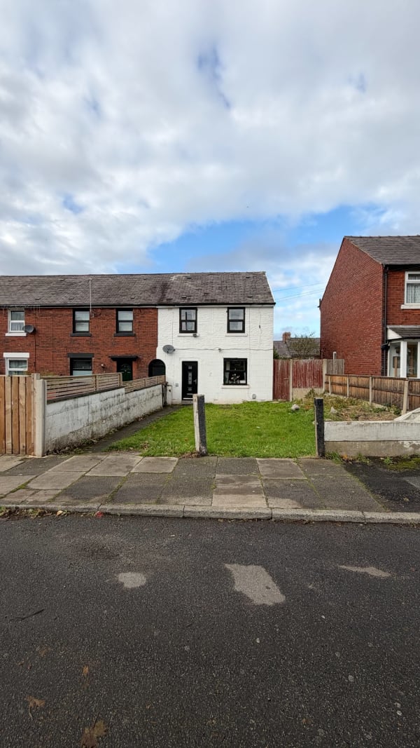 3 Bedroom End-Terraced House for Sale – Polefield Hall Road, Prestwich, M25