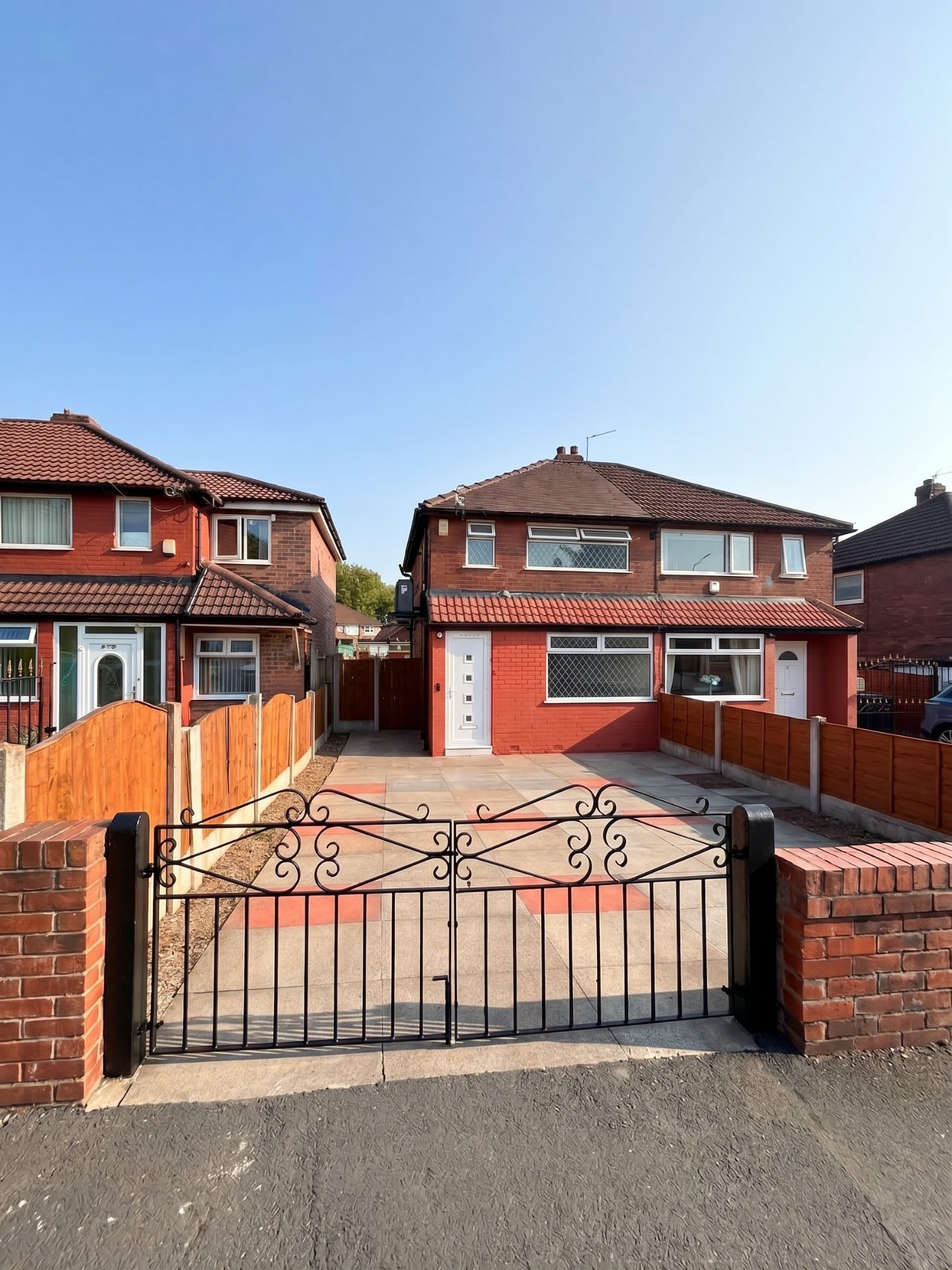 One Bedroom First-Floor Apartment – Newly Refurbished