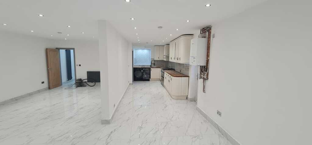 5 Bedroom Semi-Detached House for Sale in Wythenshawe, Manchester M22 – Solway Road