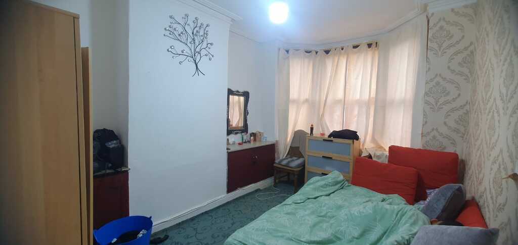 Crescent Grove, Levenshulme, M19 3BW 3
