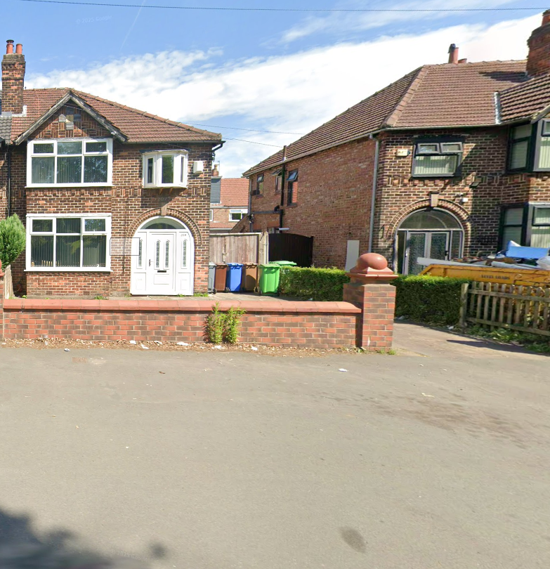 3 Bed Semi-Detached House to Rent, Kingsway, Burnage, Manchester M19 — Driveway & Garden