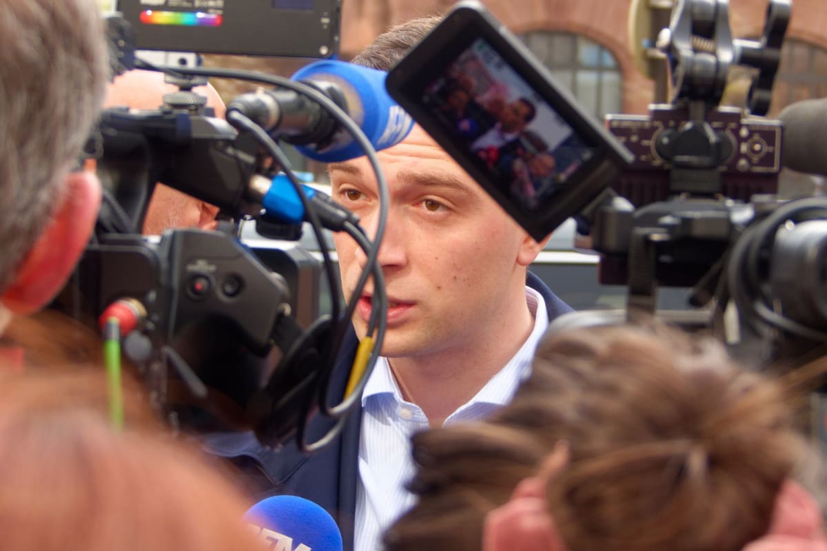 Immigration : ce que prévoit l'accord signé entre Jordan Bardella et Nigel Farage