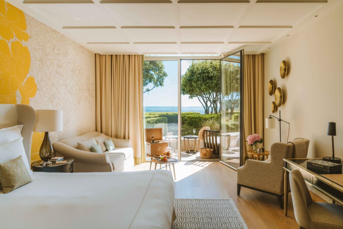 Junior Suite du Royal Champagne avec vue panoramique sur le vignoble