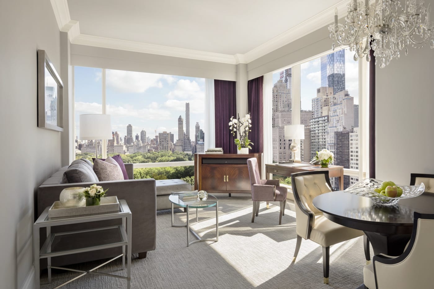 Salon de la suite Executive Park View du Trump International Hotel & Tower New York, baies vitrées sur Central Park