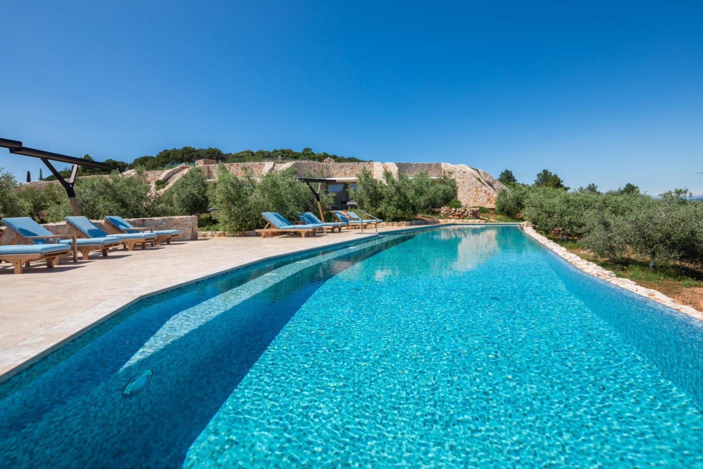 Piscine à débordement d'eau de mer de 23 mètres de la Villa Nai 3.3