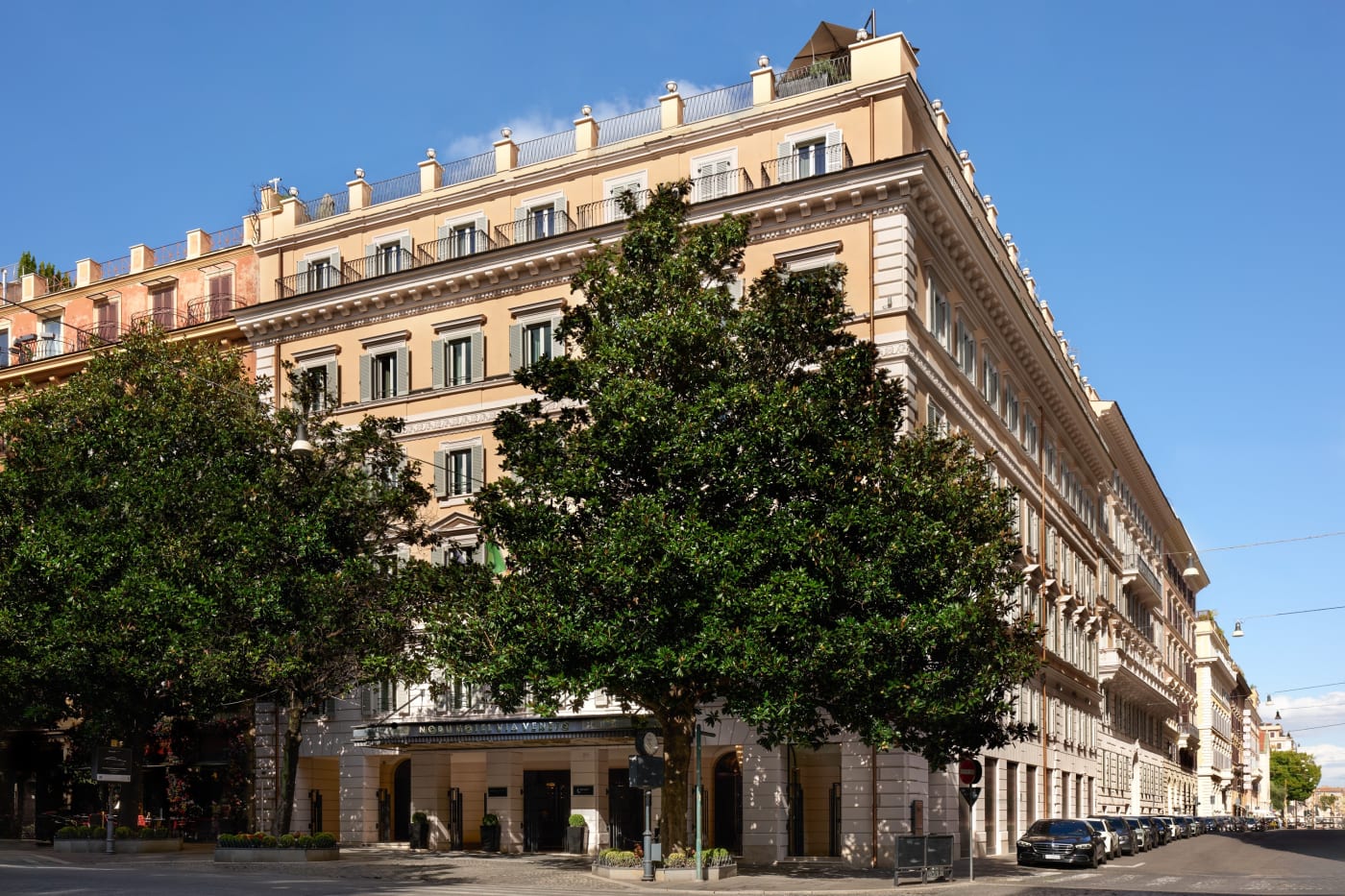 Fassade des Nobu Hotel Roma in der Via Vittorio Veneto 155, dem ehemaligen Grand Hotel Via Veneto