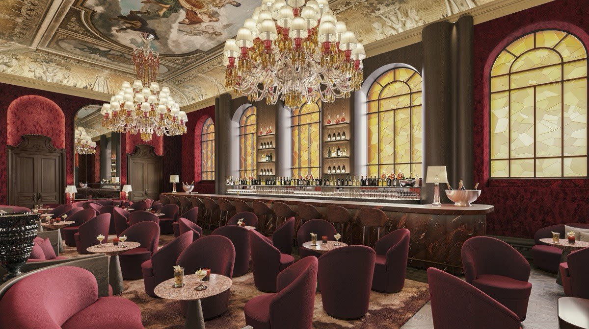 Rendering des Grand Salon im künftigen Baccarat Hotel Rome, Kristalllüster und bemalte Decke
