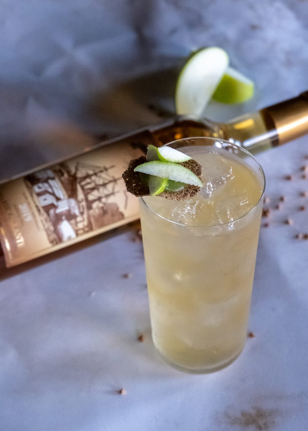 Ein Cocktail mit Bielle-Rum in der Aquarium-Bar des Hotels Castelbrac