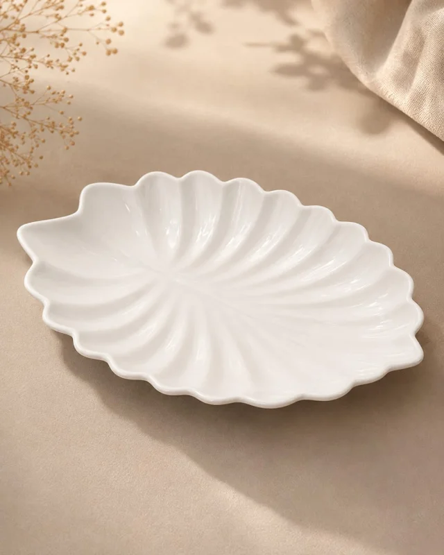 Elegant Leaf-Shaped Ceramic Serving Platter
