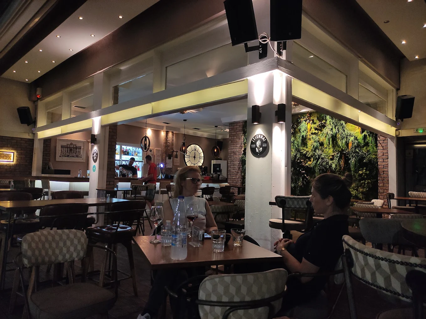 Jukebox Cafe Bar 4
