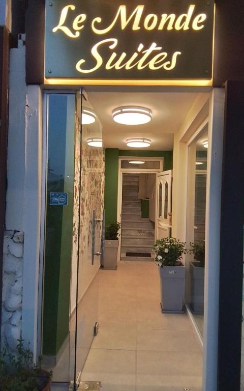 Le Monde SeaView Suites 1