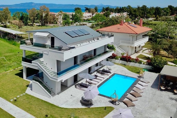 V Luxury Suites 3