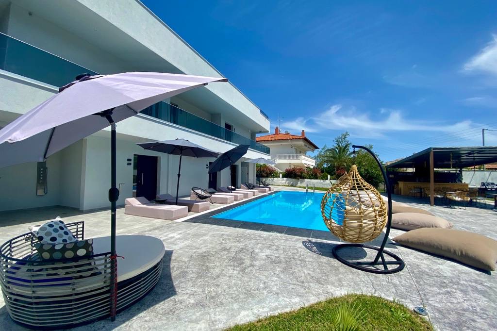 V Luxury Suites 5