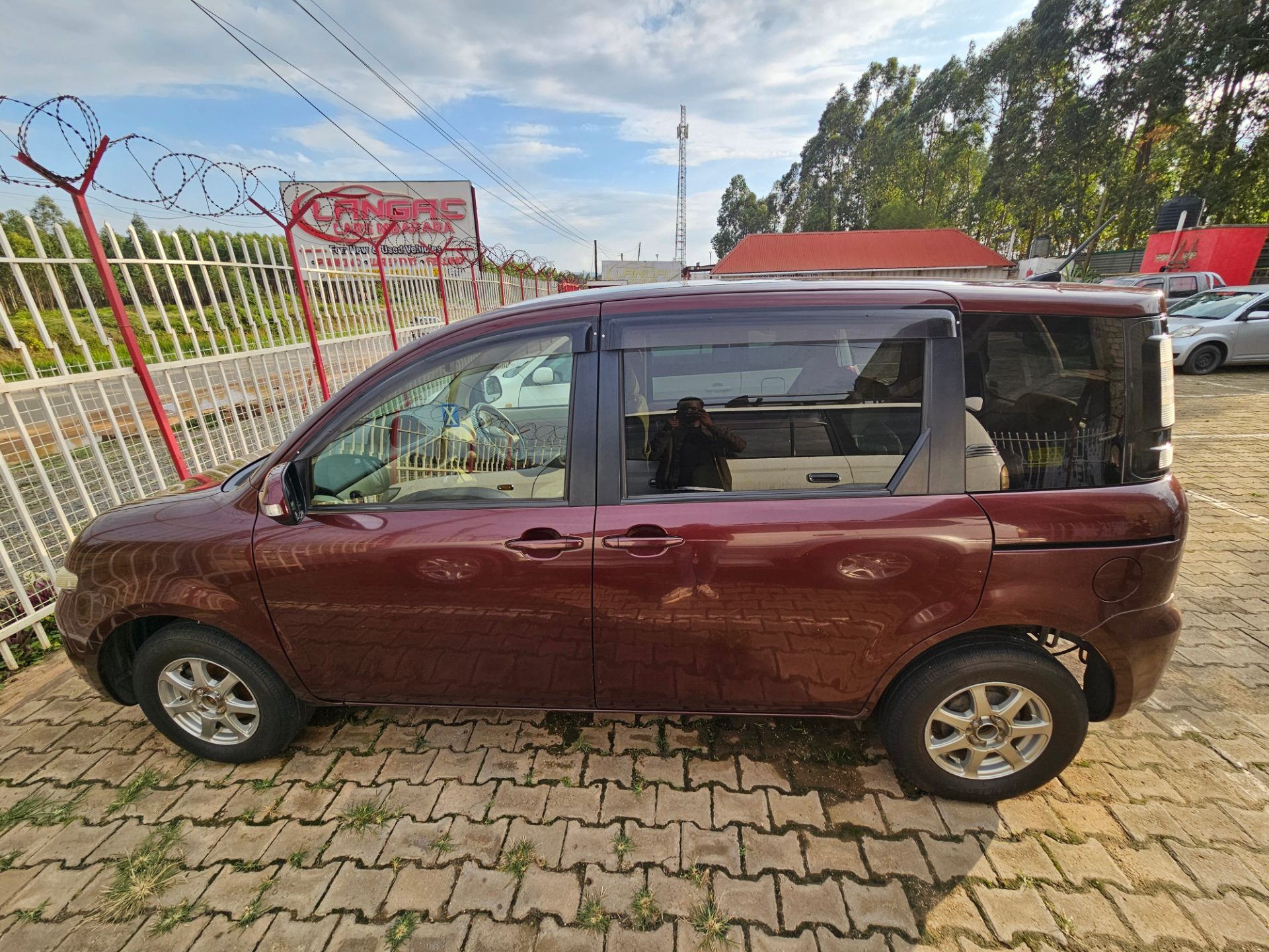Toyota Sienta (2007)