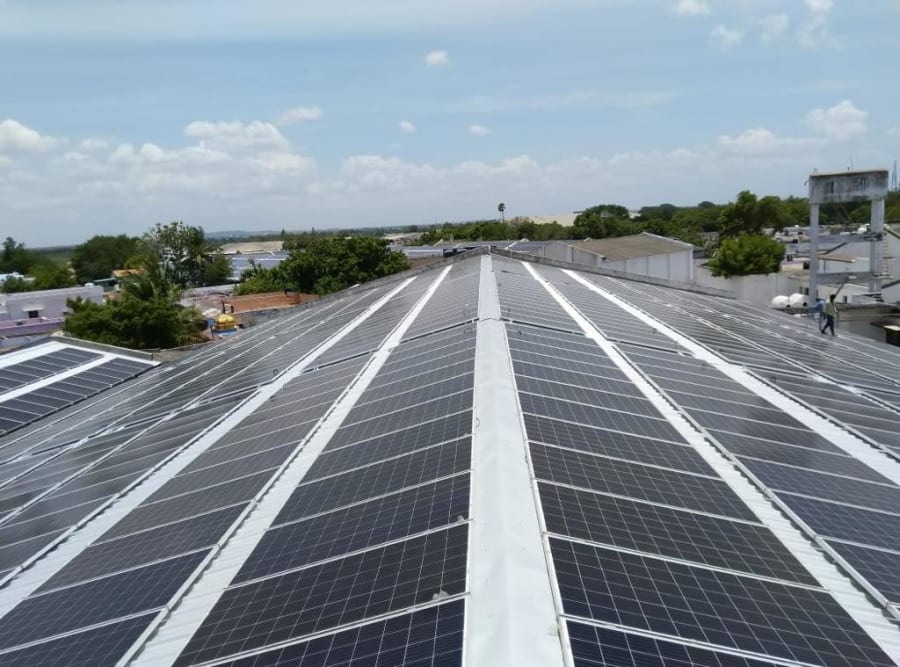 Commercial rooftop solar with hybrid inverter