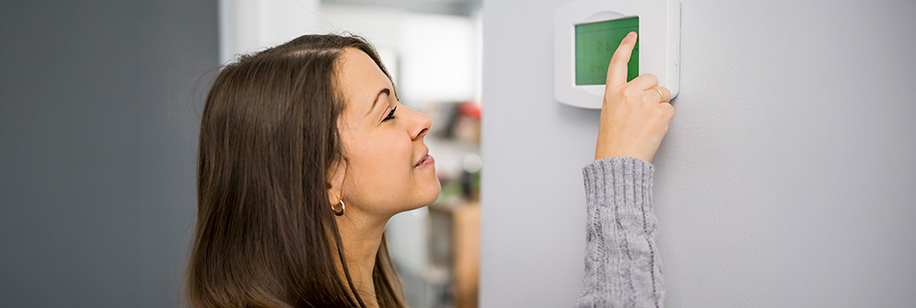 woman_Thermostat_1352499371_1024x344