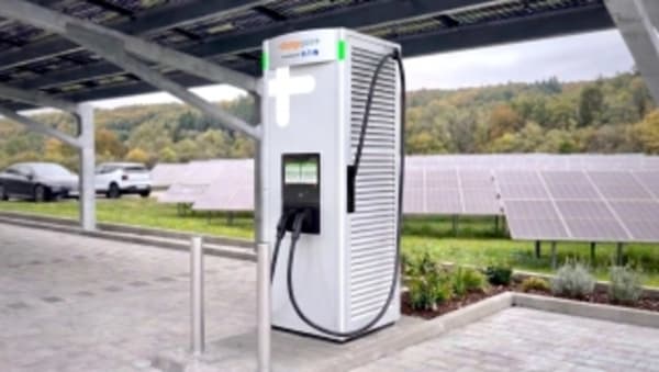 ChargePoint Express Solo: un cargador para coches eléctricos más compacto, con 600 kW de potencia y que por primera vez llega a Europa