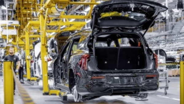 Con una 'fórmula mágica', Mercedes ahorra 2.800 toneladas de CO2 con su nuevo coche eléctrico de 632 km de autonomía