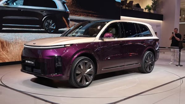 Li Auto shares plunge in Hong Kong after updated L9 SUV launch