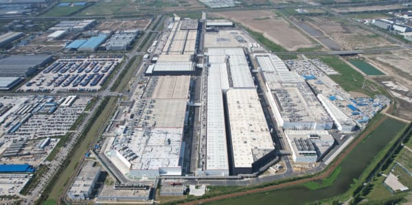 Tesla (TSLA) maxes out $5.8 billion Chinese bank debt facility as China sales crash
