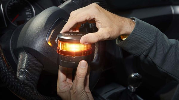 Cómo comprobar que tu baliza V16 funciona correctamente y evitar errores en una emergencia