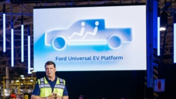 Tras perder miles de millones, Jim Farley, CEO de Ford, tiene claro que es lo que más penaliza a los coches eléctricos