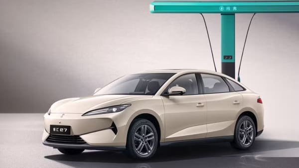 BYD sub-brand Linghui launches e7 sedan, targeting ride-hailing market with flash charging