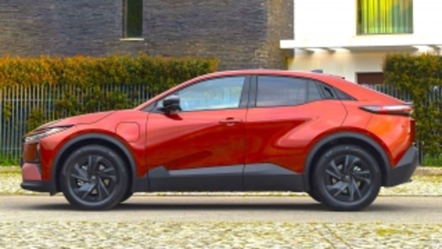 Con 607 km de autonomía, este SUV de Toyota destrona a Tesla: es el eléctrico más vendido en España