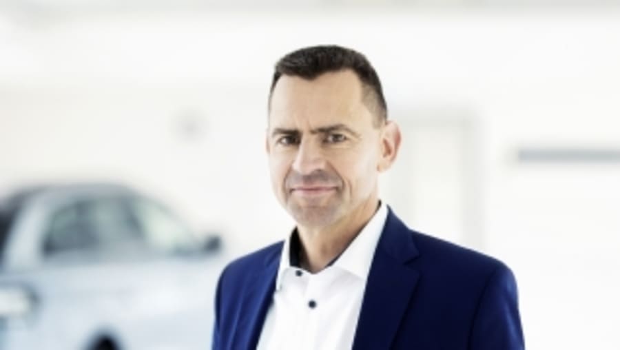 Martin Sander, jefe de Ventas de Volkswagen: "No se convence a la gente de una nueva tecnología prohibiendo la anterior"
