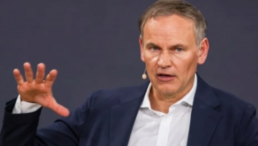 Oliver Blume, CEO de Volkswagen, preocupado por lo que hacen Europa y China: "Hay más de 100 nuevos competidores y generan presión sobre los precios"
