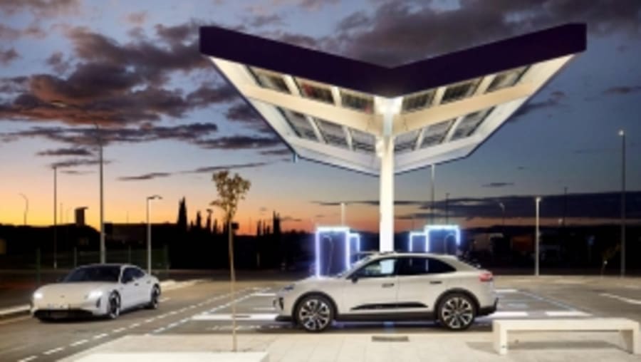 2.300.000.000 barriles de petróleo menos al día: los coches eléctricos ya están cambiando el mundo