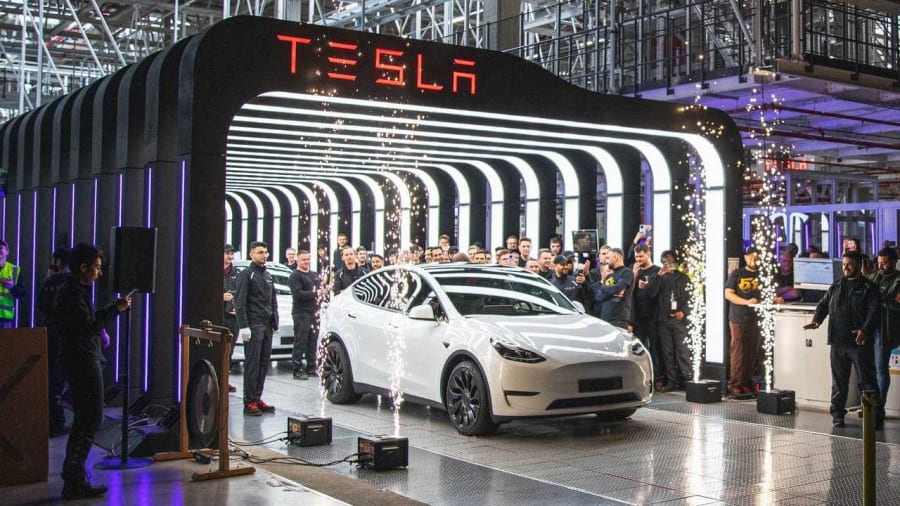 Tesla prepara eléctricos más baratos en Europa y lanza un aviso directo a las marcas chinas con este nuevo anuncio