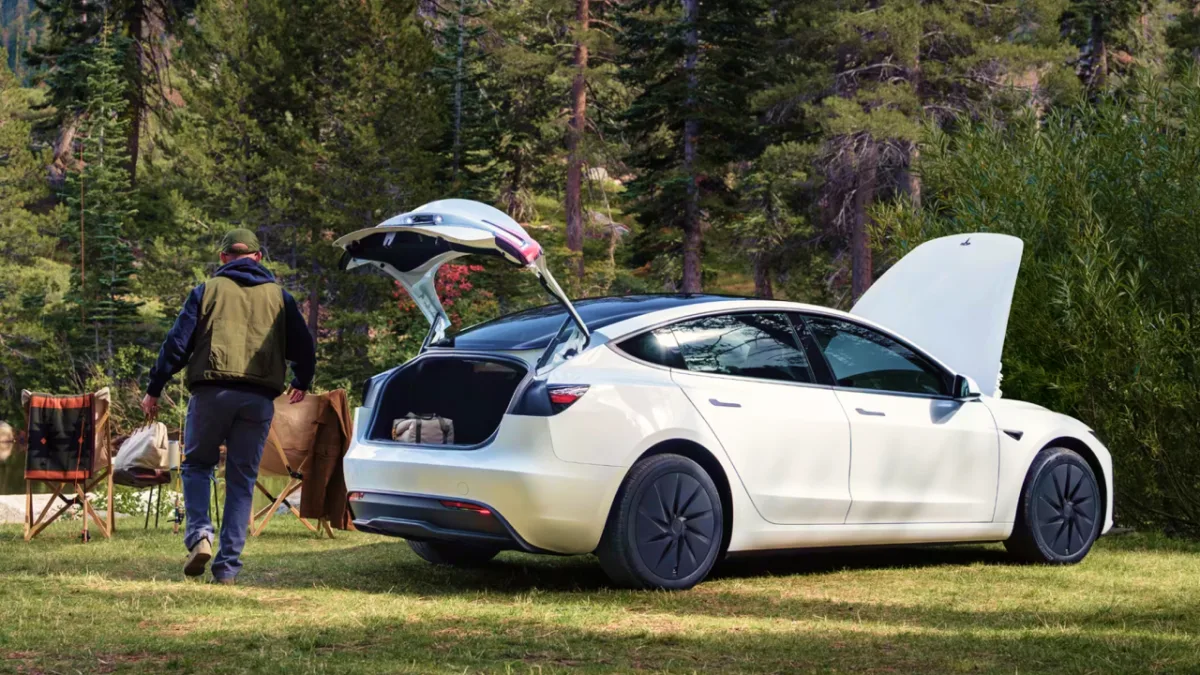 Un Tesla Model 3 también sirve para camping