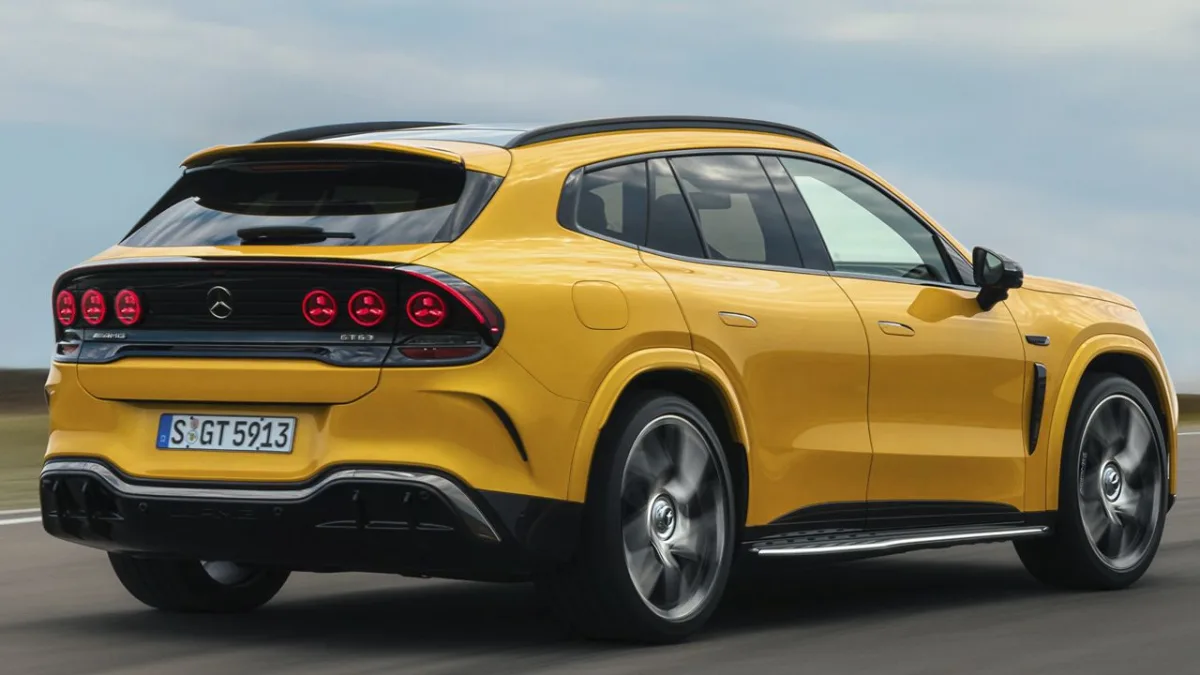 Vista trasera de Mercedes AMG GT SUV Eléctrico