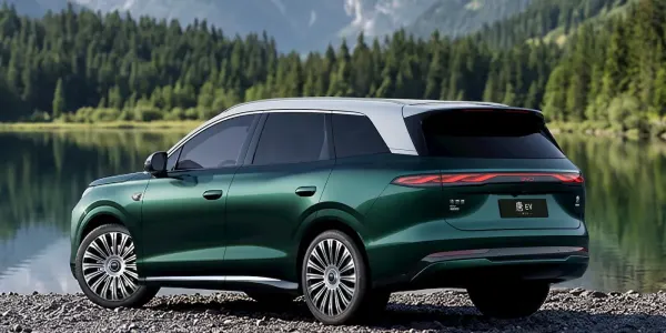 BYD Tang, el nuevo SUV eléctrico muestra un interior con pantallas de 30"