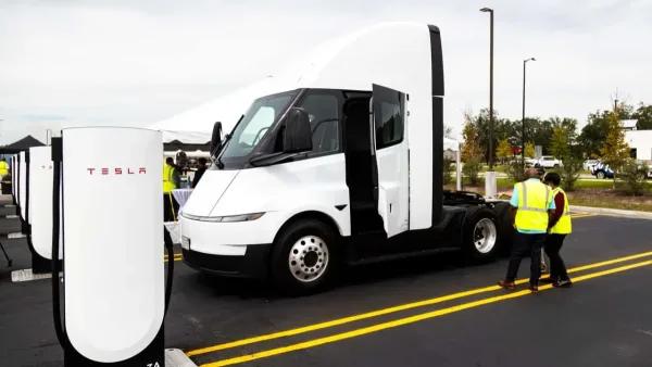 Tesla Semi, Megachargers en paradas de camiones Pilot