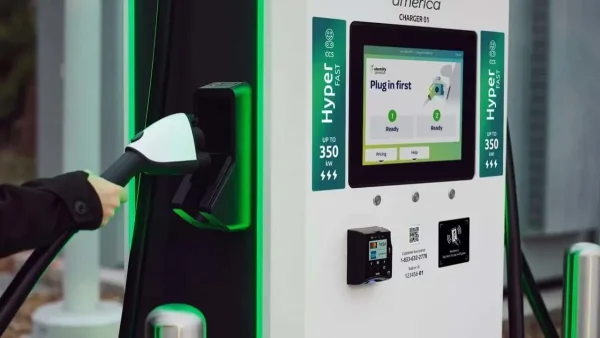 Electrify America, nuevo hito como mayor red de carga alternativa a Tesla