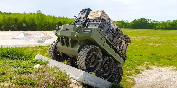 Hunter WOLF 6x6, el robot militar eléctrico del ejército de EE.UU.