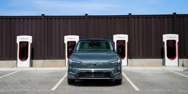 Tesla Supercharger, lidera el despliegue en EE.UU. pero sube precios