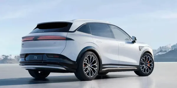 Zeekr 7X 2027, 680 CV, 627 km y carga a 450 kW en diez minutos