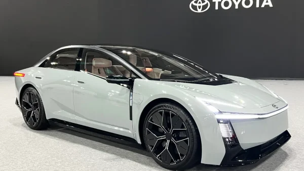 Toyota prepara una versión eléctrica de su superventas fabricada en China