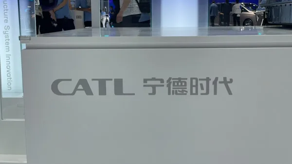 CATL, sus acciones caen más del 10% en Hong Kong por presión fiscal