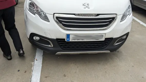 Aparcamiento en la calle, la Policía vigila y avisa de multas de hasta 200€