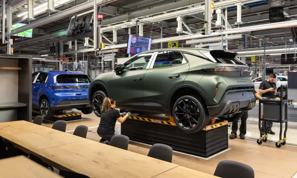 Producción en España, 1 de cada 7 coches es eléctrico pero cae un 0,5%
