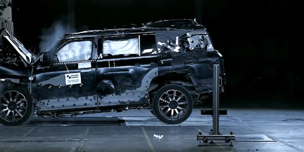 BYD afirma que su chasis de aluminio fundido es más ligero, resistente y seguro que el acero